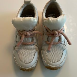 Sorel sneakers sz 6